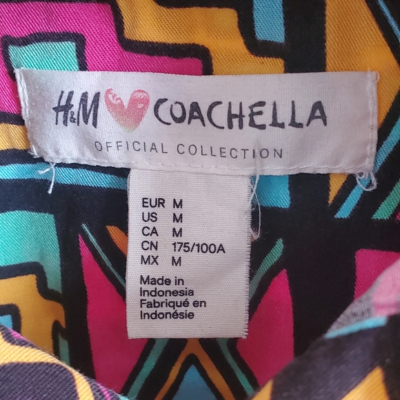 Men's Medium H&M LOVES COACHELLA-  SHORT SLEEVE BUTTON UP - Picture 5 of 6